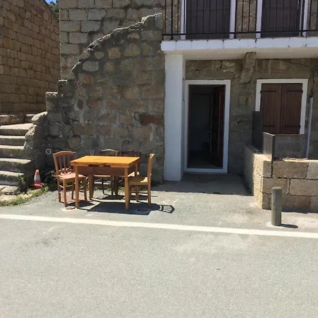 Dans Maisonnette Au Bord De L'eau